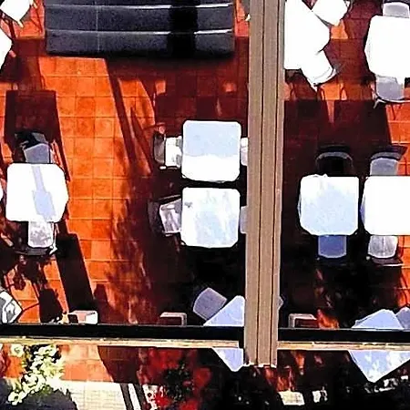 Pop Hotel